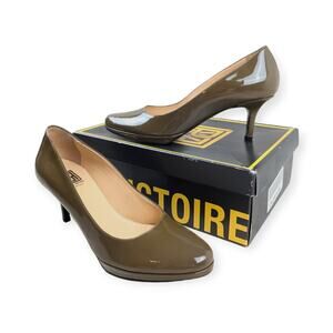 Pour La Victoire Burano Taupe Patent Leather Pumps Size‎ 9.5
